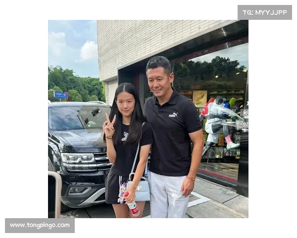 杨晨踏上足球征途延续父亲未圆之梦用奋斗书写家族的绿茵传奇